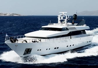 Bellini Yacht Charter in Santorini