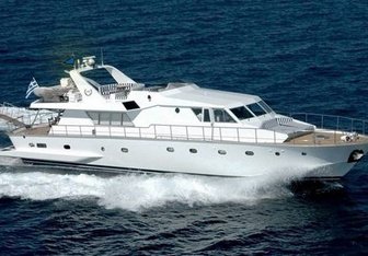 Ivi Yacht Charter in Santorini