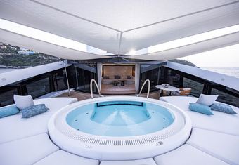 Luna yacht charter lifestyle
                        